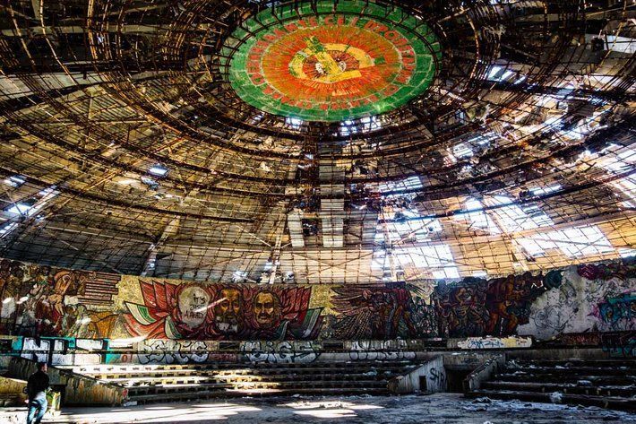 inside buzludzha bulgaria ufo